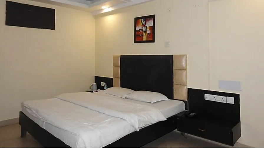 Semi Deluxe Room